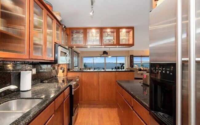 Foto del edificio - 1700 NE 105th St