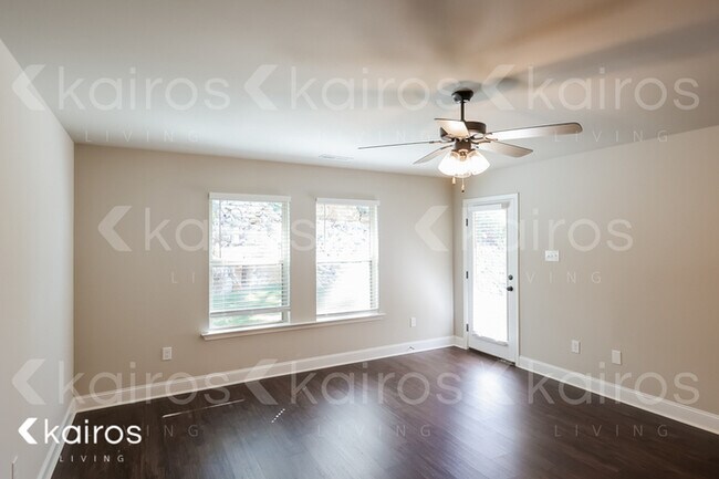 Building Photo - 611 Wellingburg Rd SE