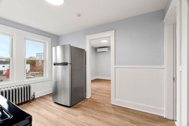 Building Photo - 1281 Middlesex St