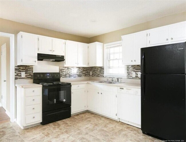 Building Photo - 404 Bryan St