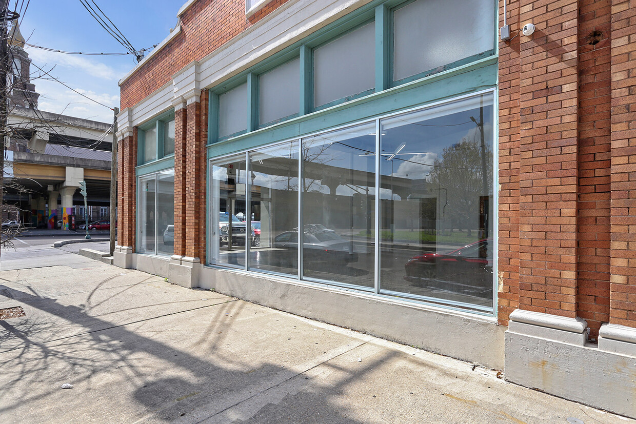 Primary Photo - 1029 Oretha Castle Haley Blvd