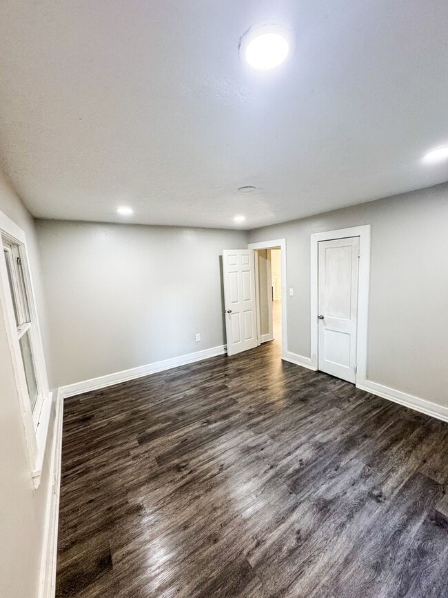 Building Photo - ? Charming 2 Bedroom Home with Garage & Ba...