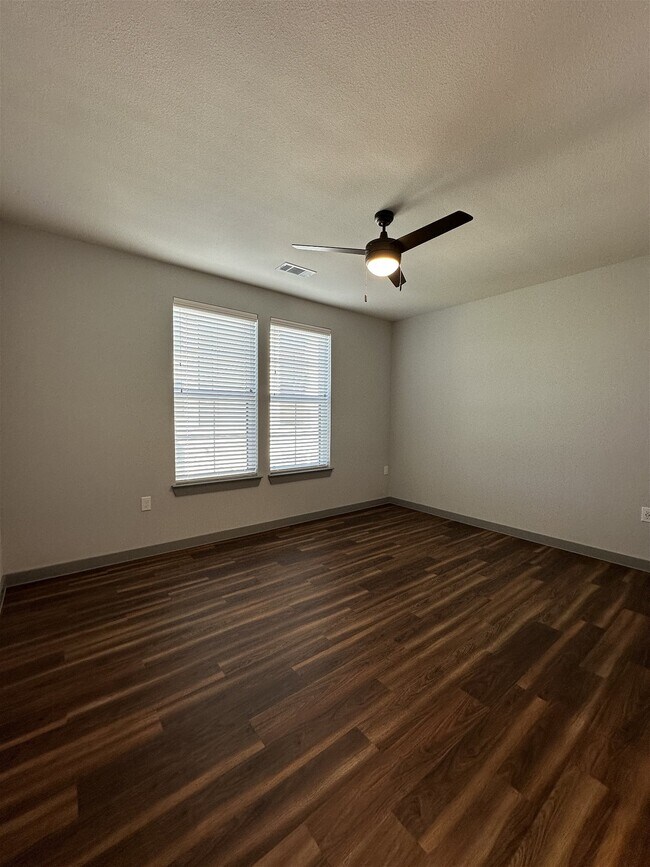 Building Photo - 10024 Blue Mound Road Apt #61103, Fort Wor...