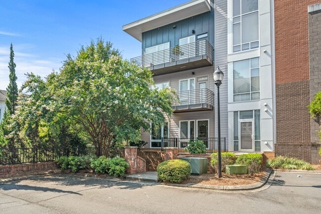 Building Photo - (Coming Soon) 1 Bedroom Condo In Southend with garage