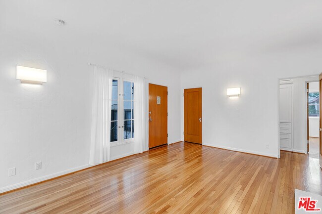 Building Photo - 1557 S Genesee Ave