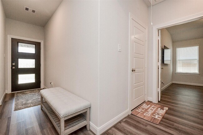 Foto del edificio - 4431 Silvergrass Ln