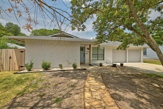 Building Photo - 6906 Twin Crest Dr