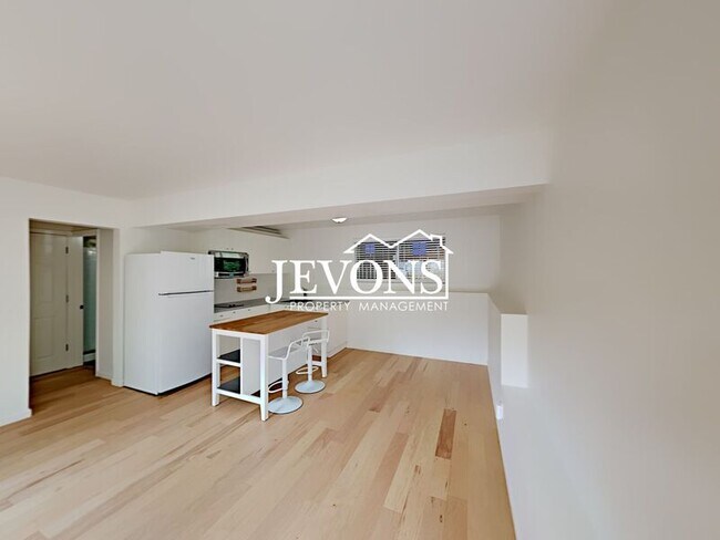 Building Photo - 6041 17th Ave SW