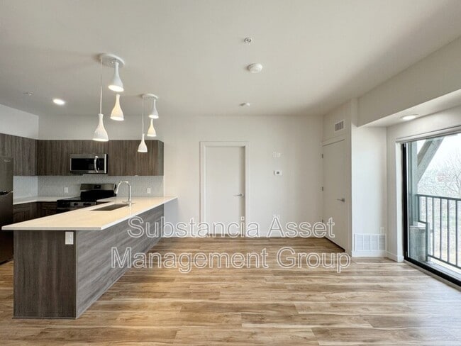 Building Photo - 1641 Midtown Pl