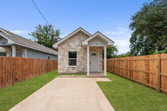 Building Photo - 109 Remolino