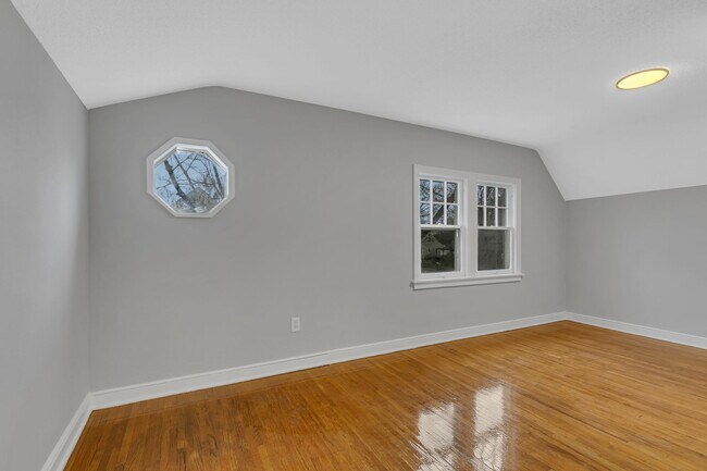 Foto del edificio - 355 Central Ave N