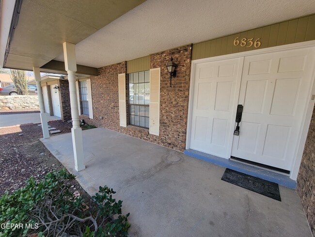 Building Photo - 6836 Orizaba Ave