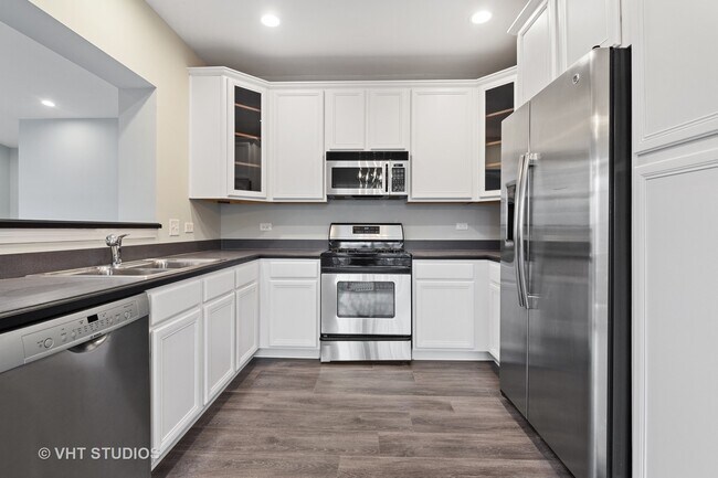 Building Photo - 520 S Commons Ct