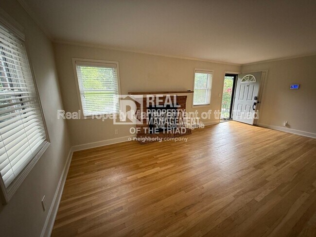 Photo - 1507 Berwick Rd SW House