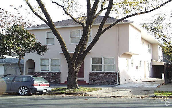 Foto principal - 2411 26th St