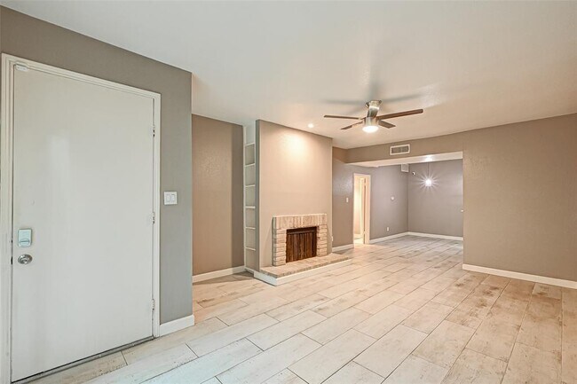 Foto del edificio - 2100 Tanglewilde St