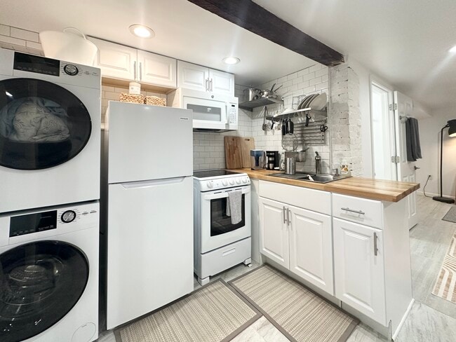 Building Photo - 44 Woodbine St