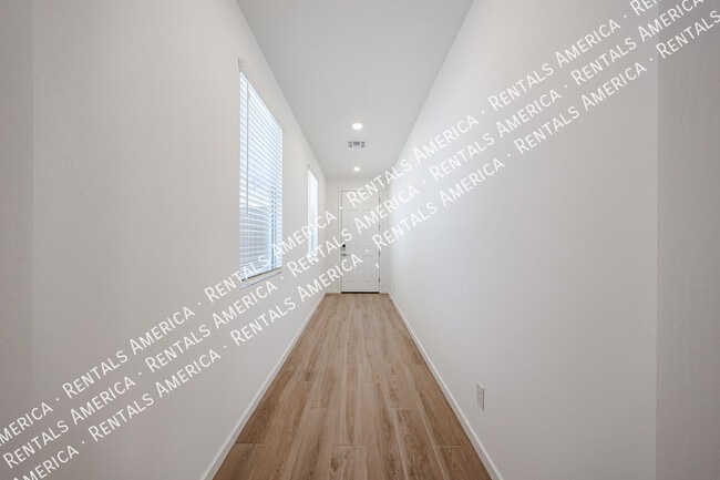 Building Photo - 2484 W Rowel Rd