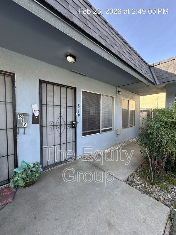 Building Photo - 819 N Floral St