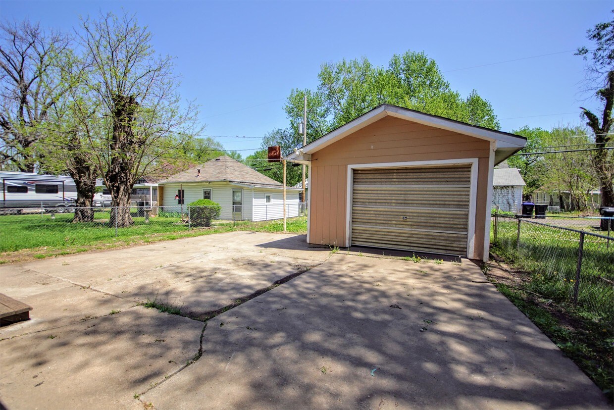 Building Photo - 518 NE Grattan St