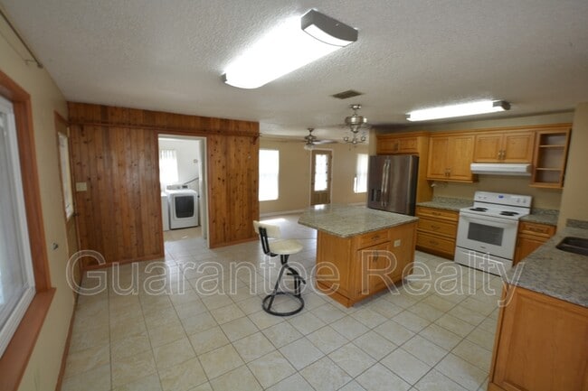 Foto del edificio - 541 Carey Pl