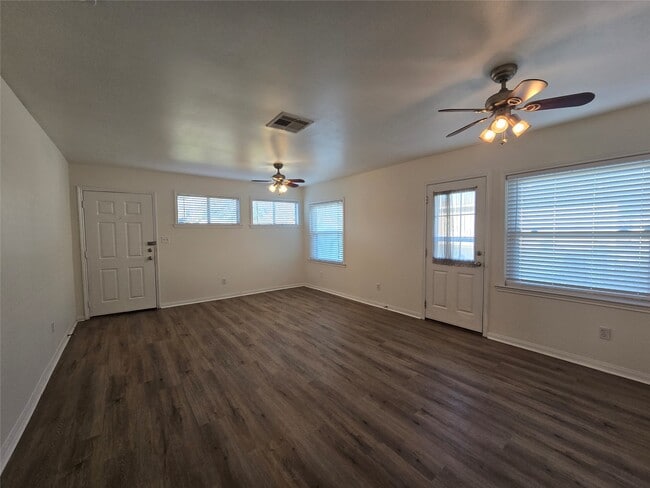 Foto del edificio - 107 Tarpon Ave