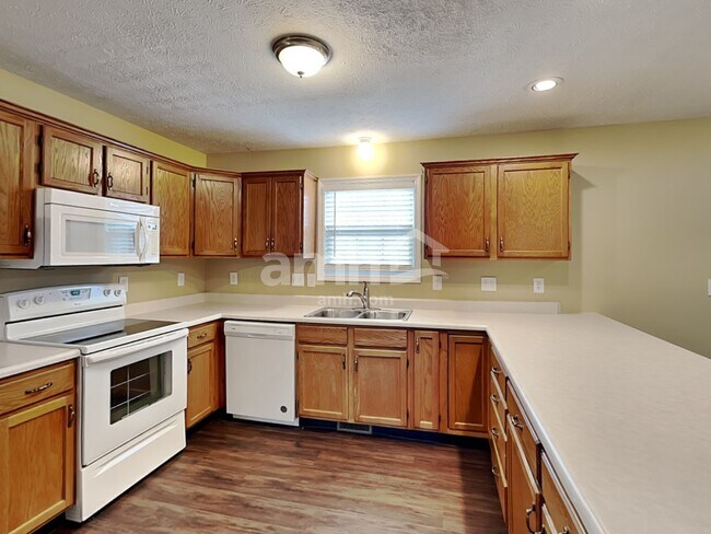 Building Photo - 912 N Garver Rd