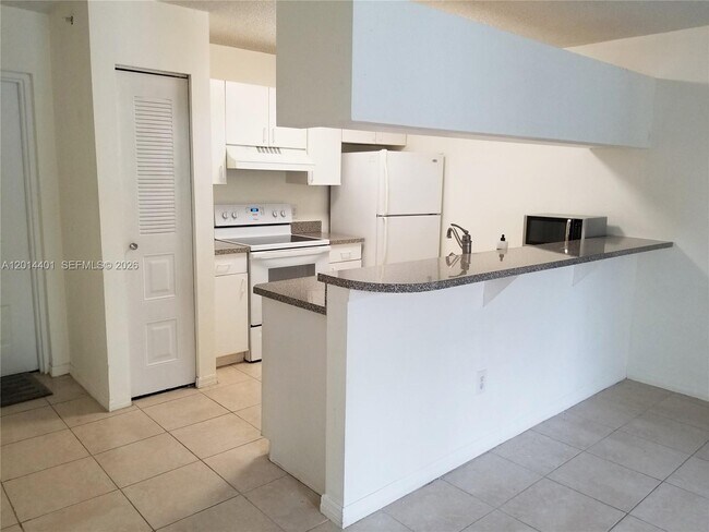 Foto del edificio - 470 S Park Rd
