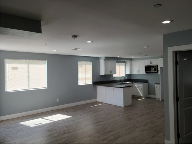 Building Photo - 33(1635)