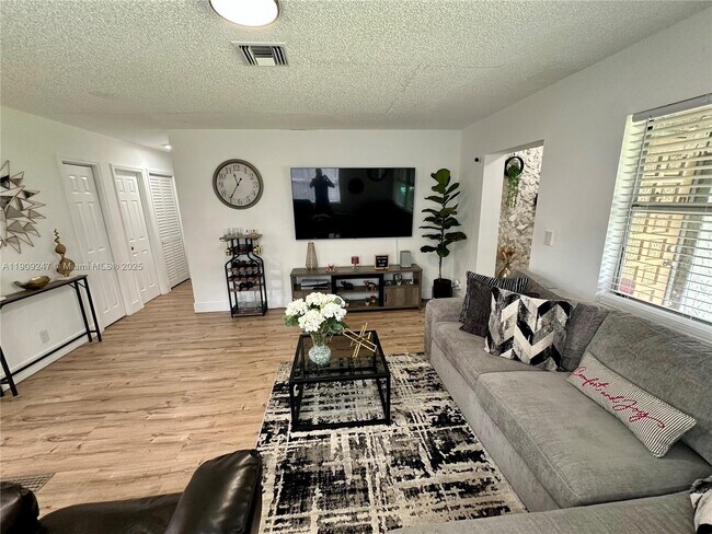 Foto del edificio - 6040 SW 35th St