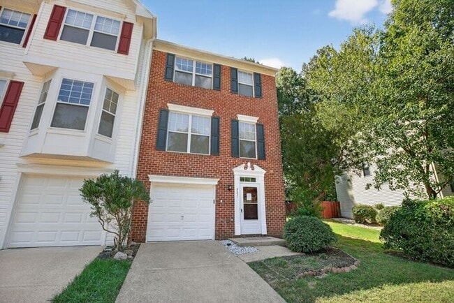 Foto del edificio - Lovely End Unit 3-Level Townhome in Kingsv...