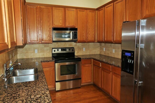 Building Photo - 9126 Lakes at 610 Dr