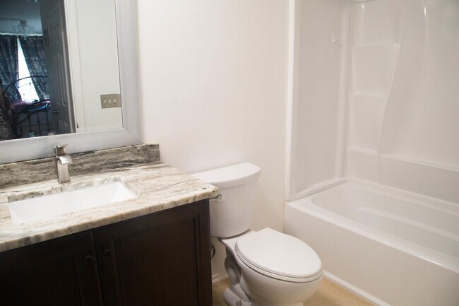 Building Photo - 2208 Clubside Dr