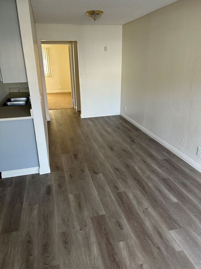 Foto del interior - 6810 Foothill Blvd Tujunga