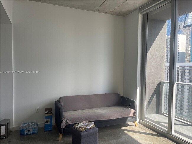 Foto del edificio - 151 SE 1st St