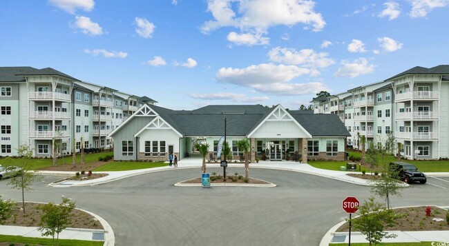 Foto del edificio - 5895 Arbor Isle Wy