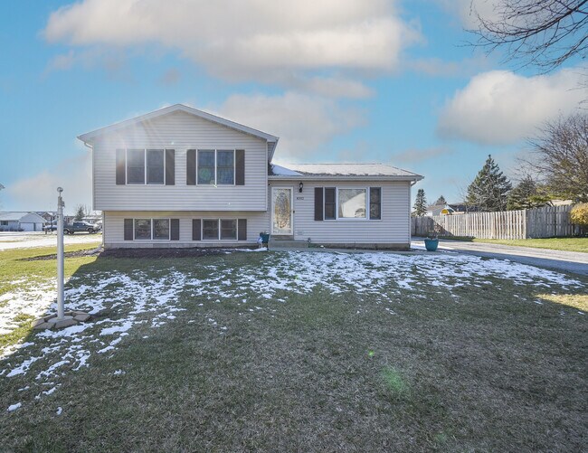 Building Photo - 4002 Ridge Rd