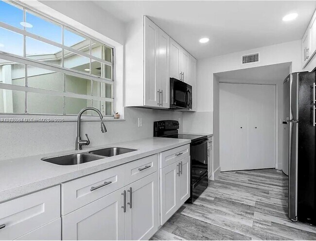 Foto del edificio - 2504 SE 20th Pl