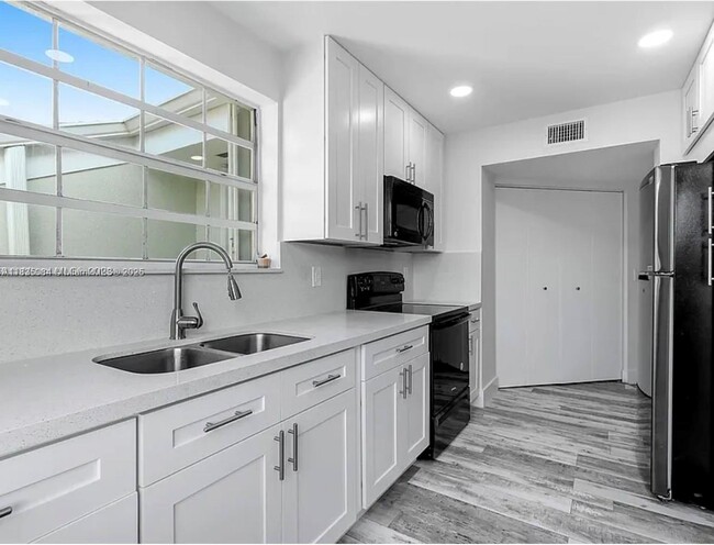 Building Photo - 2504 SE 20th Pl