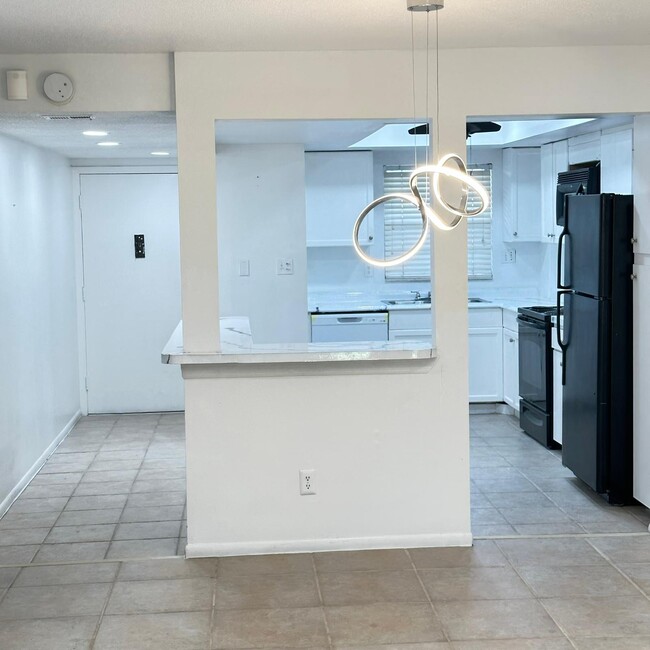 Foto del edificio - 5600 Beach Way Dr