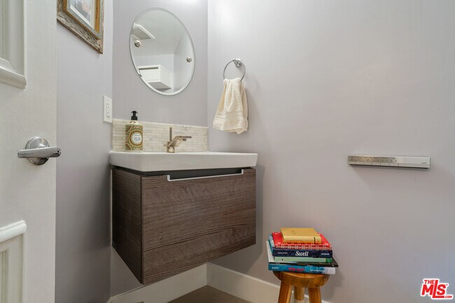 Foto del edificio - 723 Westmount Dr