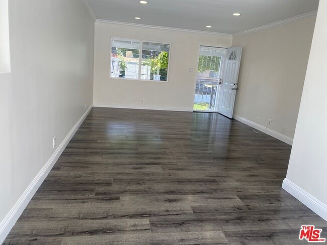 Foto del edificio - 6644 Atoll Ave