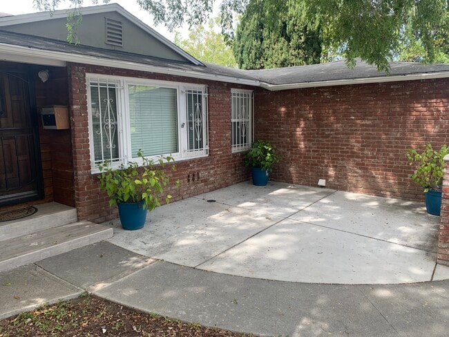 Gated front yard - 11941 Charnock Rd