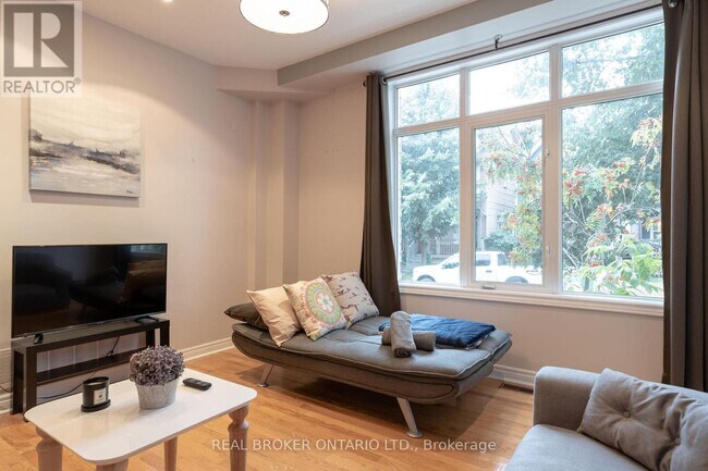 Building Photo - 179 Hanson St