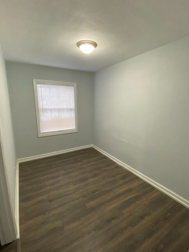 Building Photo - 2BR/1BA Apartment for Rent