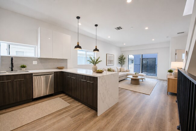 Foto del edificio - 5233 Satsuma Ave