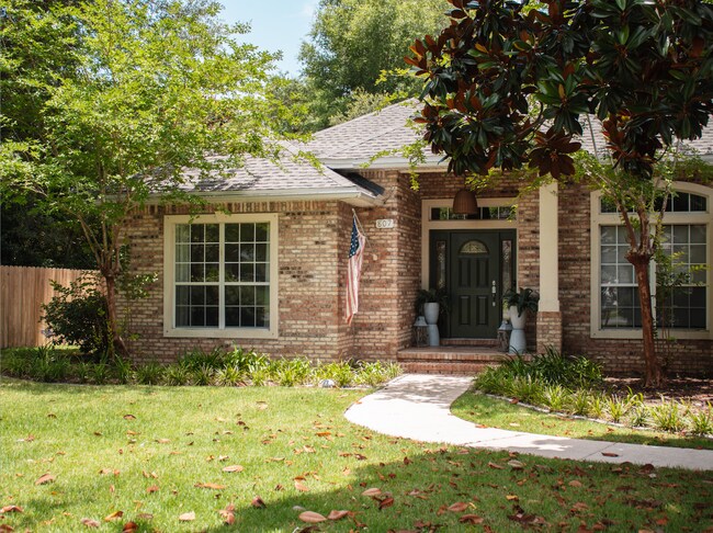 Foto del edificio - 807 Coldwater Creek Cir