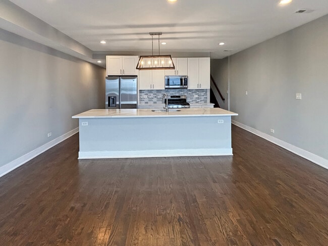 Foto del edificio - 1634 W Cermak Rd