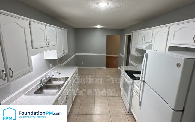 Building Photo - 6913 Century Oaks Dr