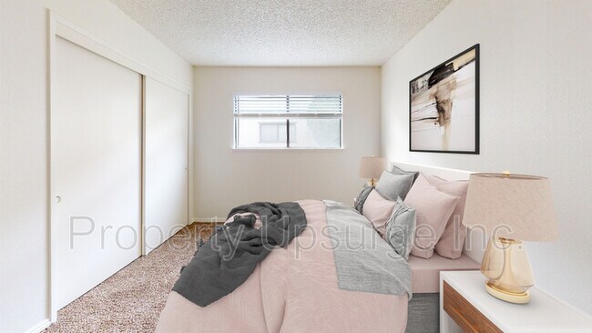 Foto del edificio - 915 Lakeside Dr